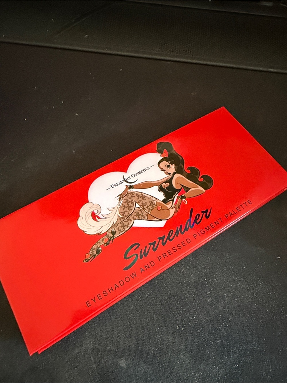 Surrender Eyeshadow & Pressed Pigment Palette - Red